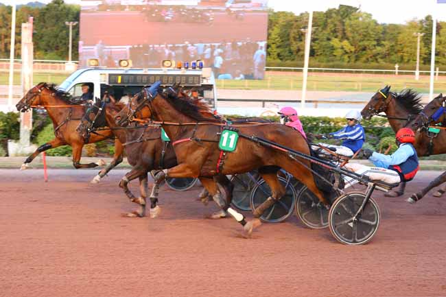 Photo d'arrivée de la course pmu PRIX DES CALLUNES à CABOURG le Vendredi 24 juillet 2026