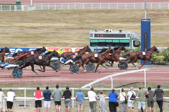 Photo d'arrivée de la course pmu PRIX DOMINIQUE SAVARY à ENGHIEN le Samedi 25 juillet 2026
