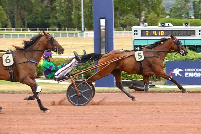 Photo d'arrivée de la course pmu PRIX DE SAINT-GERMAIN-DES-PRES à ENGHIEN le Dimanche 26 juillet 2026