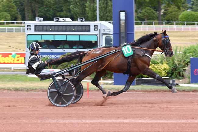 Photo d'arrivée de la course pmu PRIX DE SOUILLAC à ENGHIEN le Dimanche 26 juillet 2026