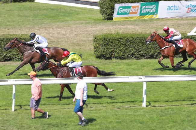 Photo d'arrivée de la course pmu ODEN & FATZO - LAUREN (PRIX DE L'OUDON) à CLAIREFONTAINE le Lundi 27 juillet 2026
