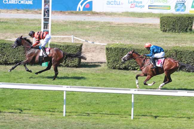 Photo d'arrivée de la course pmu L'IMPERATRICE - AGITATIONS TROPICALES (PRIX DE LA PAQUINE) à CLAIREFONTAINE le Lundi 27 juillet 2026