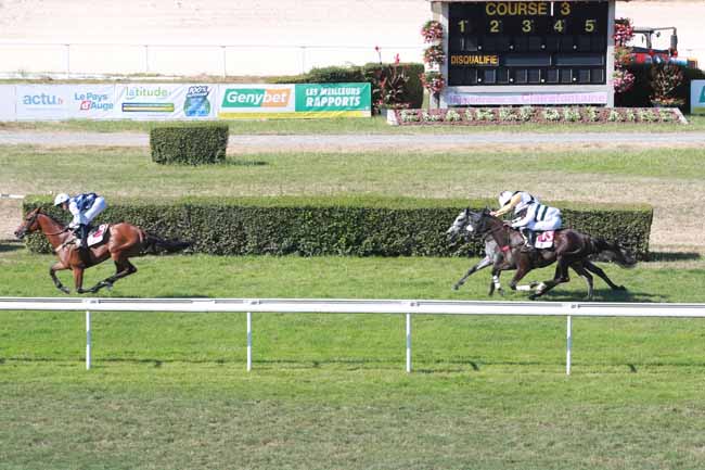 Photo d'arrivée de la course pmu KAVINSKY - NIGHTCALL (PRIX DES FORSYTHIAS) à CLAIREFONTAINE le Lundi 27 juillet 2026