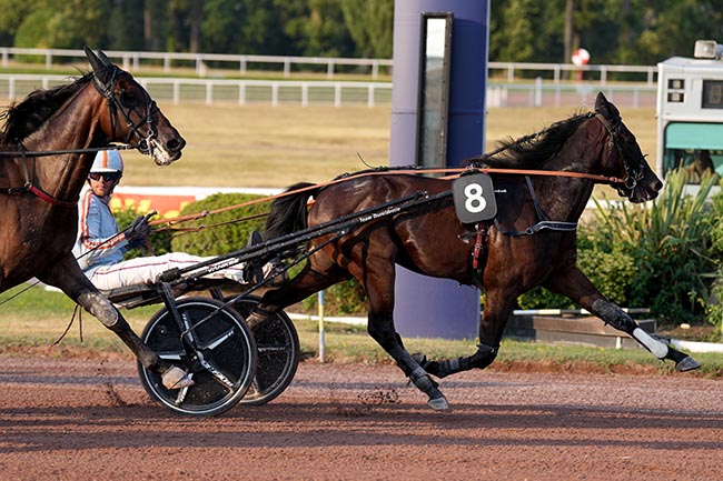 Photo d'arrivée de la course pmu PRIX DE CARNAC à ENGHIEN le Mercredi 29 juillet 2026