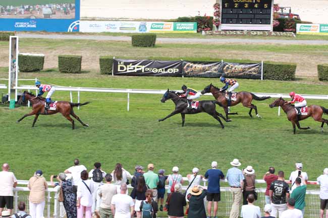 Photo d'arrivée de la course pmu LA CANTINE DES FANFARONS (PRIX PREVITHAL FEGENTRI WORLD CHAMPIONSHIP FOR GENTLEMEN-RIDERS) à CLAIREFONTAINE le Samedi 1 août 2026