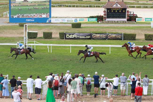 Photo d'arrivée de la course pmu PRIX DU PAYS D'AUGE - 8EME ETAPE DU DEFI DU GALOP - G.CAMPRUBI à CLAIREFONTAINE le Samedi 1 août 2026
