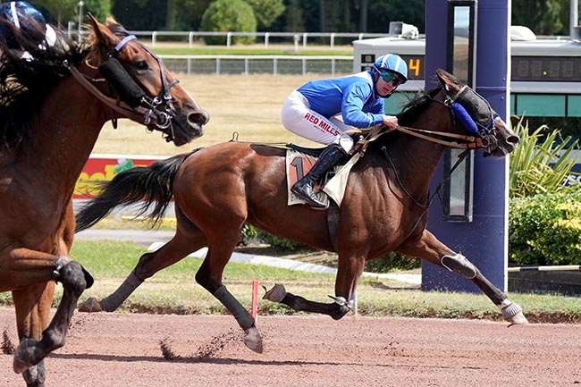 Photo d'arrivée de la course pmu PRIX DE CHAUDES AIGUES à ENGHIEN le Samedi 1 août 2026