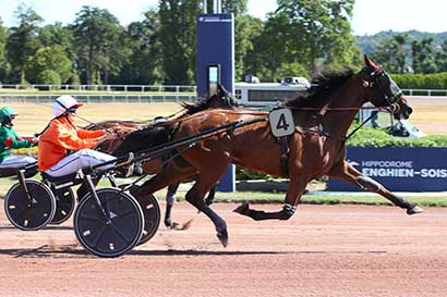 Photo d'arrivée de la course pmu PRIX DE LA PORTE DOREE à ENGHIEN le Dimanche 2 août 2026