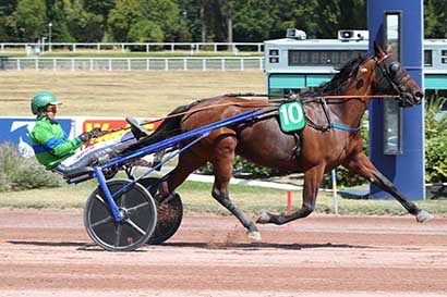 Photo d'arrivée de la course pmu PRIX DE CHALONS-DU-MAINE à ENGHIEN le Dimanche 2 août 2026