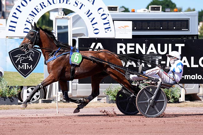 Photo d'arrivée de la course pmu PRIX HENRI DESMONTILS - MTM à SAINT MALO le Mercredi 5 août 2026