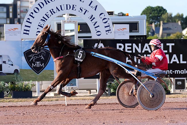 Photo d'arrivée de la course pmu PRIX RENAULT SAINT-MALO à SAINT MALO le Mercredi 5 août 2026