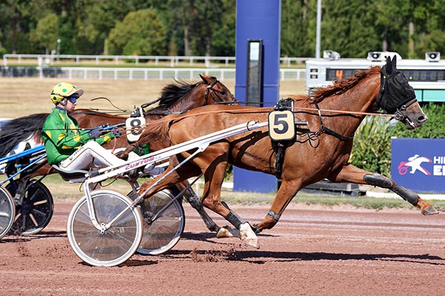 Photo d'arrivée de la course pmu PRIX DE LA PORTE D'ASNIERES à ENGHIEN le Jeudi 6 août 2026