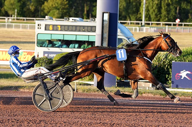 Arrivée quinté pmu PRIX DES PYRAMIDES à ENGHIEN