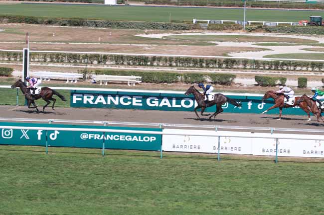 Photo d'arrivée de la course pmu CAVALASSUR - PRIX D'ISIGNY à DEAUVILLE le Jeudi 6 août 2026