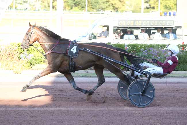 Photo d'arrivée de la course pmu PRIX DES LISERONS à CABOURG le Vendredi 7 août 2026