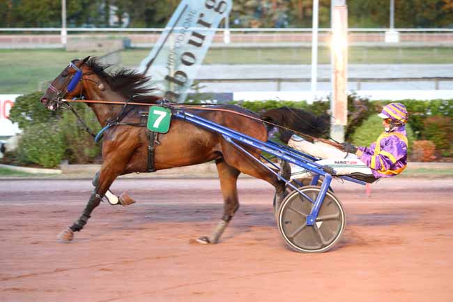 Photo d'arrivée de la course pmu PRIX DES DAUPHINELLES à CABOURG le Vendredi 7 août 2026