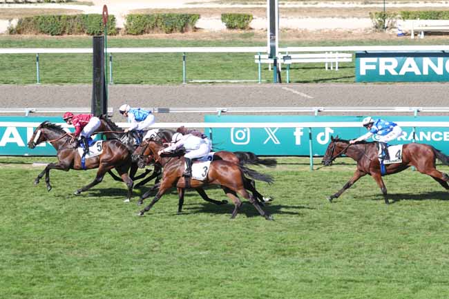 Photo d'arrivée de la course pmu PRIX MICHEL HOUYVET à DEAUVILLE le Samedi 8 août 2026
