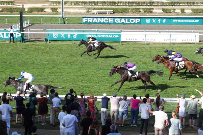Photo d'arrivée de la course pmu PRIX DE CREPON à DEAUVILLE le Samedi 8 août 2026
