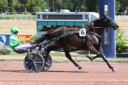 Photo d'arrivée de la course pmu PRIX DE L'HOTEL DE VILLE à ENGHIEN le Samedi 8 août 2026
