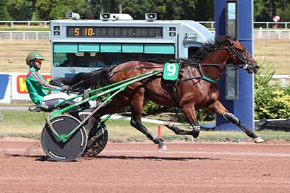 Photo d'arrivée de la course pmu PRIX DE L'ODEON à ENGHIEN le Samedi 8 août 2026