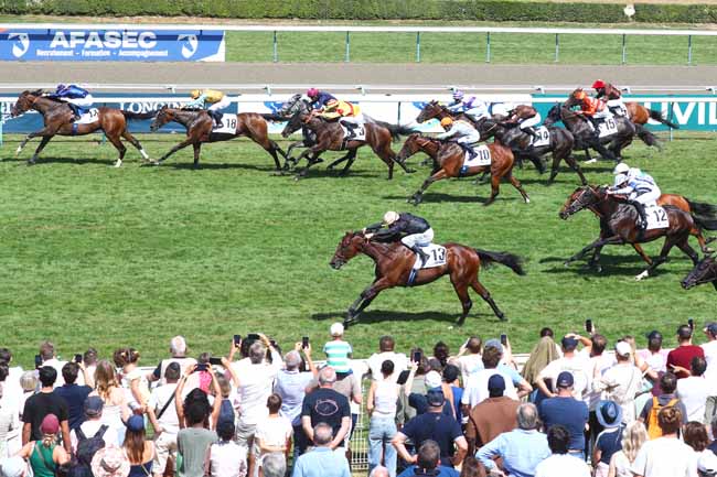 Photo d'arrivée de la course pmu GRAND HANDICAP DE DEAUVILLE à DEAUVILLE le Dimanche 9 août 2026