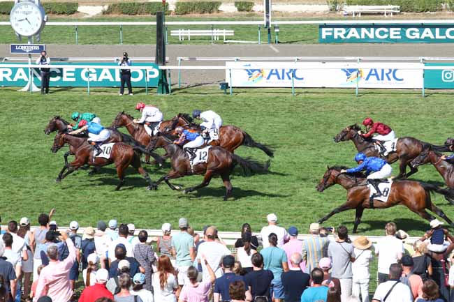 Photo d'arrivée de la course pmu ARC PRIX MAURICE DE GHEEST - EN MEMOIRE DE LOUIS ROMANET à DEAUVILLE le Dimanche 9 août 2026