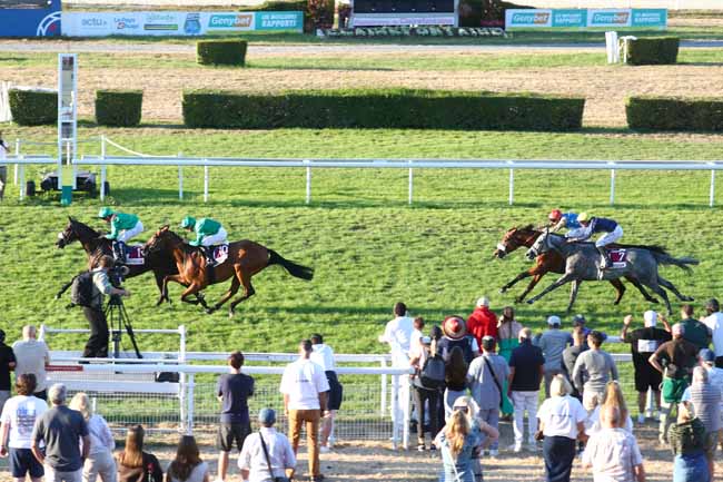 Photo d'arrivée de la course pmu PRIX GENYBET DU BONUS DE BIENVENUE DE 250 EUROS (PRIX RAMSIN) à CLAIREFONTAINE le Lundi 10 août 2026