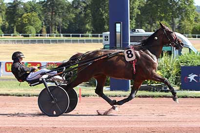 Photo d'arrivée de la course pmu PRIX DE CHATOU à ENGHIEN le Lundi 10 août 2026