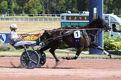 Photo d'arrivée de la course pmu PRIX D'ARGENTEUIL à ENGHIEN le Lundi 10 août 2026