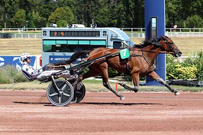 Photo d'arrivée de la course pmu PRIX DES TUILERIES à ENGHIEN le Lundi 10 août 2026