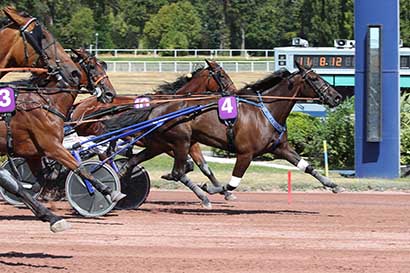 Photo d'arrivée de la course pmu PRIX DE JOUY-LE-MOUTIER à ENGHIEN le Lundi 10 août 2026