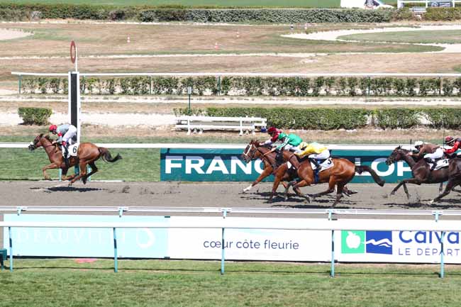 Photo d'arrivée de la course pmu PRIX DE SAINT-SYMPHORIEN à DEAUVILLE le Mardi 11 août 2026