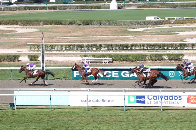 Photo d'arrivée de la course pmu PRIX DU CHATEAU DE MIROMESNIL à DEAUVILLE le Mardi 11 août 2026