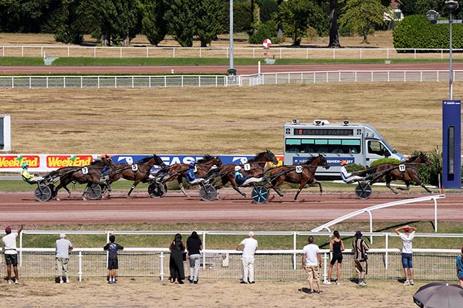 Photo d'arrivée de la course pmu PRIX DE JOUY-EN-JOSAS à ENGHIEN le Mercredi 12 août 2026