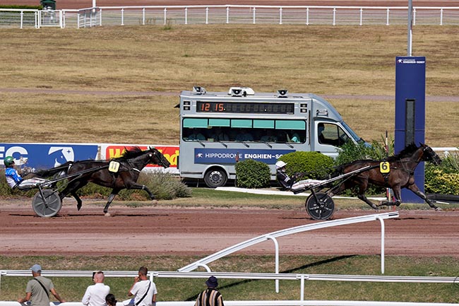 Photo d'arrivée de la course pmu PRIX DE LA PORTE DE PASSY à ENGHIEN le Mercredi 12 août 2026