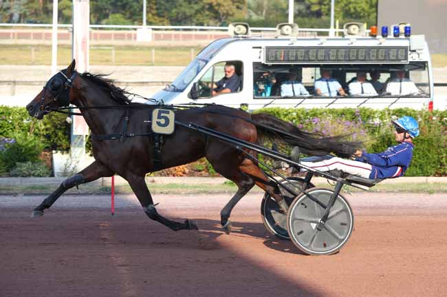 Photo d'arrivée de la course pmu PRIX DE VILLEDIEU-LES-POELES à CABOURG le Vendredi 14 août 2026