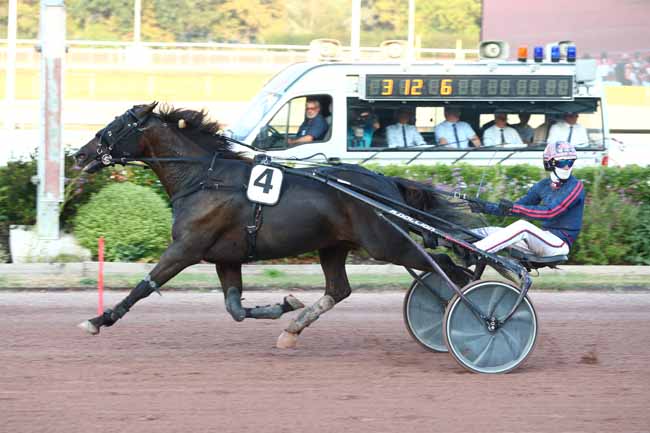 Photo d'arrivée de la course pmu PRIX DE SAINT-PIERRE-EN-AUGE à CABOURG le Vendredi 14 août 2026