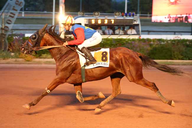 Photo d'arrivée de la course pmu PRIX DE CHERBOURG-EN-COTENTIN à CABOURG le Vendredi 14 août 2026