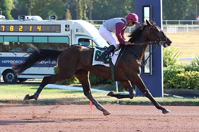 Photo d'arrivée de la course pmu PRIX DE BARBEZIEUX à ENGHIEN le Vendredi 14 août 2026
