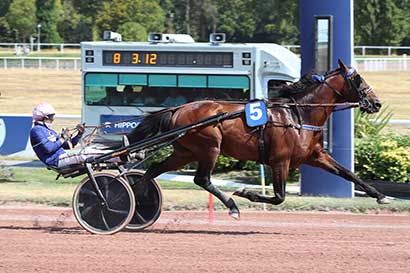 Photo d'arrivée de la course pmu PRIX LOUIS JARIEL-CRITERIUM 5 ANS Q1 à ENGHIEN le Vendredi 14 août 2026