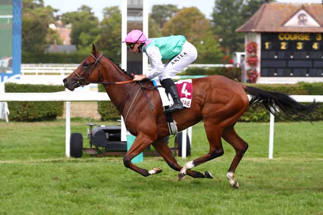 Photo d'arrivée de la course pmu PRIX DU CARDINAL, PORTE DE SAINT-CLOUD (PRIX DES VIOLETTES) à CLAIREFONTAINE le Vendredi 14 août 2026