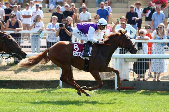 Photo d'arrivée de la course pmu PRIX GENYBET (PRIX DES TOURNESOLS) à CLAIREFONTAINE le Vendredi 14 août 2026