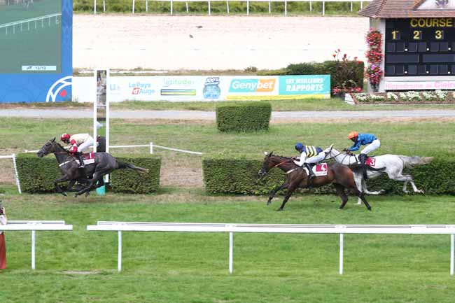 Photo d'arrivée de la course pmu PRIX DE L'ORBIQUET à CLAIREFONTAINE le Lundi 17 août 2026