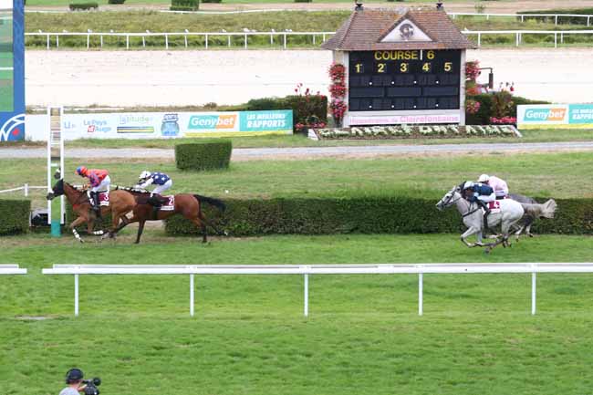 Photo d'arrivée de la course pmu PRIX RIGOUREUX à CLAIREFONTAINE le Lundi 17 août 2026