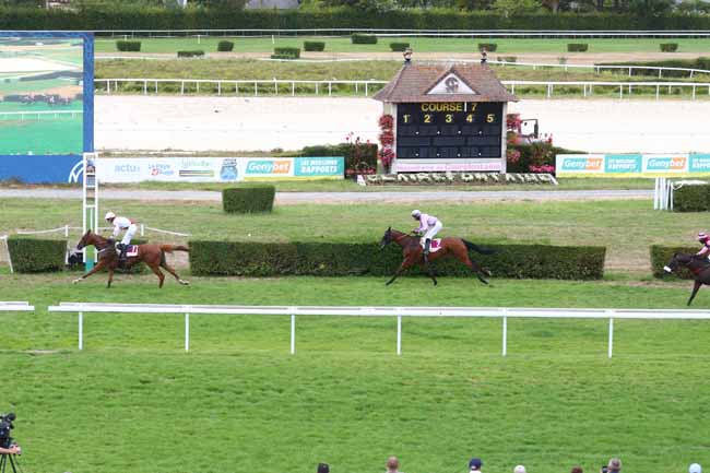 Photo d'arrivée de la course pmu PRIX DE RANVILLE à CLAIREFONTAINE le Lundi 17 août 2026