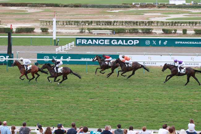 Photo d'arrivée de la course pmu PRIX DE COLLEVILLE-SUR-MER à DEAUVILLE le Mardi 18 août 2026