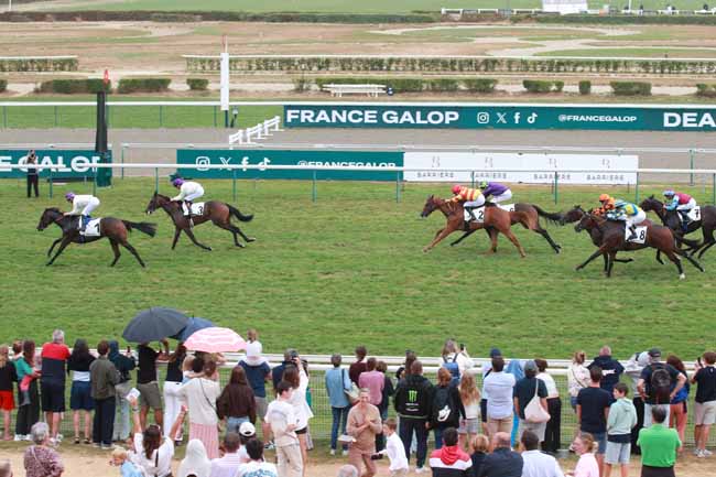 Photo d'arrivée de la course pmu PRIX DE VALMONT à DEAUVILLE le Mardi 18 août 2026