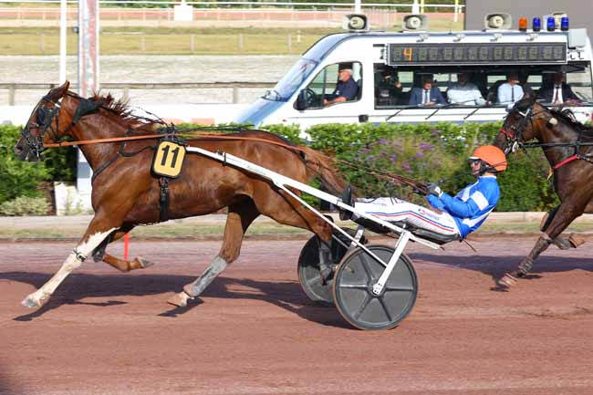 Photo d'arrivée de la course pmu PRIX DE LISIEUX à CABOURG le Vendredi 21 août 2026
