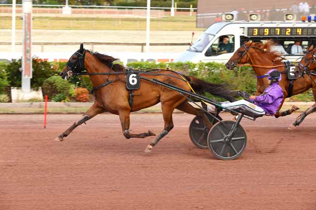 Photo d'arrivée de la course pmu PRIX DE LINAIRES à CABOURG le Vendredi 21 août 2026
