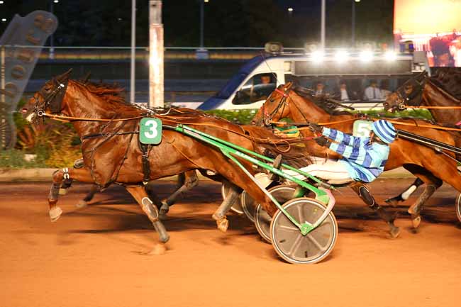 Photo d'arrivée de la course pmu PRIX DE BOURIGNY à CABOURG le Vendredi 21 août 2026